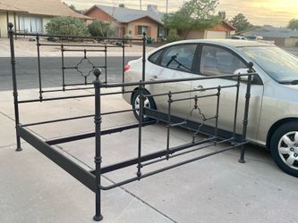 Gorgeous Restoration Hardware 19th Century Quatrefoil Iron King Bed Frame