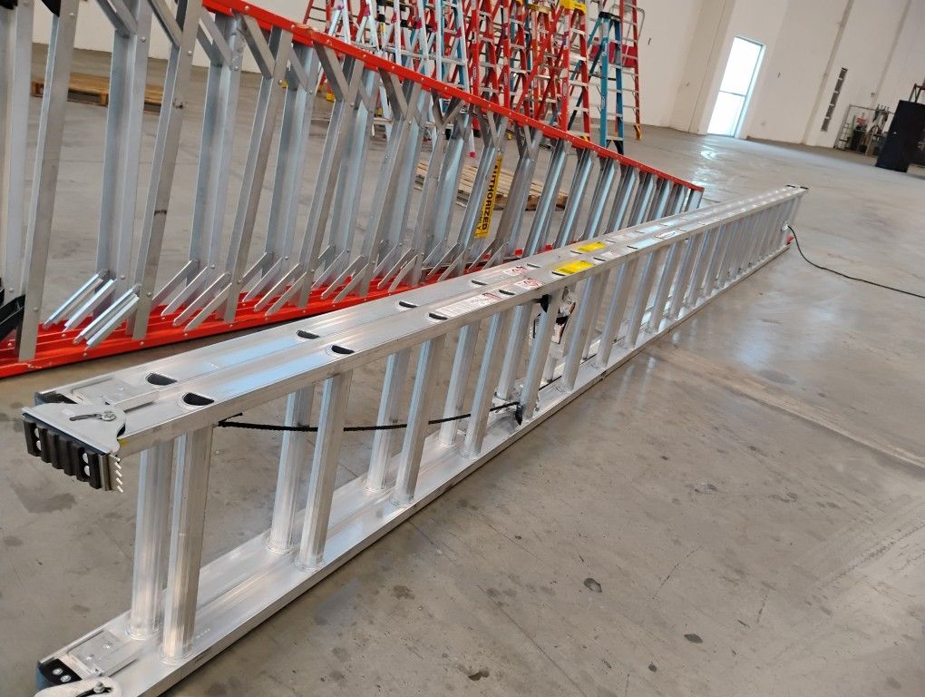 40 Ft Werner Aluminum Extension Ladder New