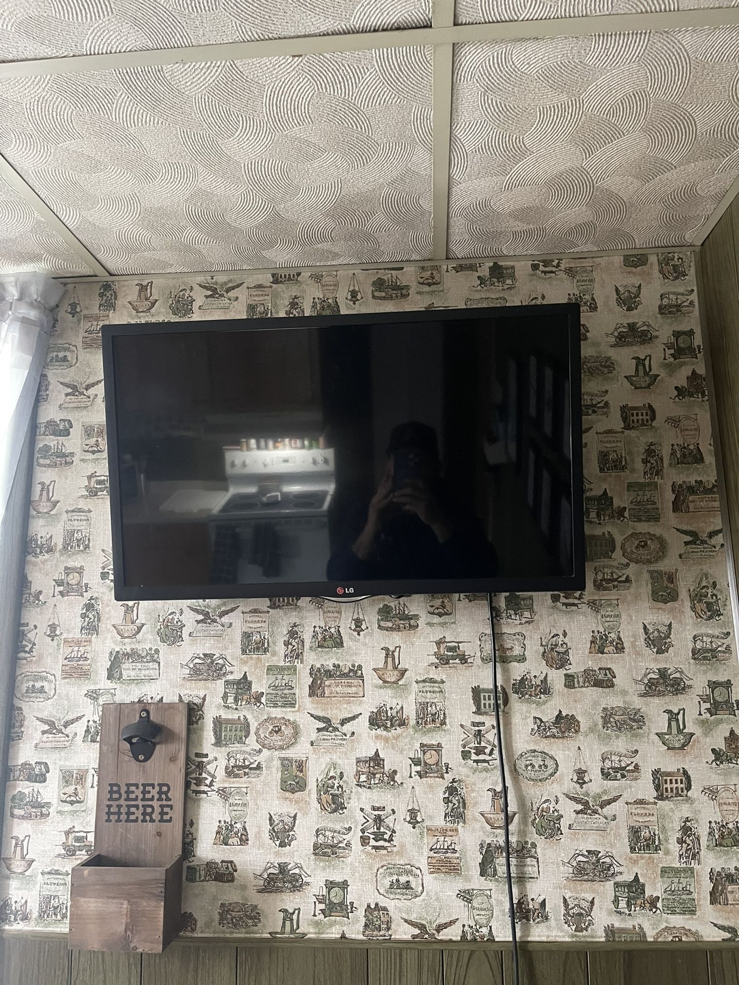 5 32” Lg TV’s (Not Smart) 