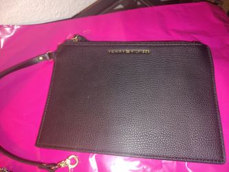 tommy Hilfiger wristlet
