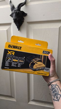 DeWalt 20V XR PowerStack Battery and Charger new