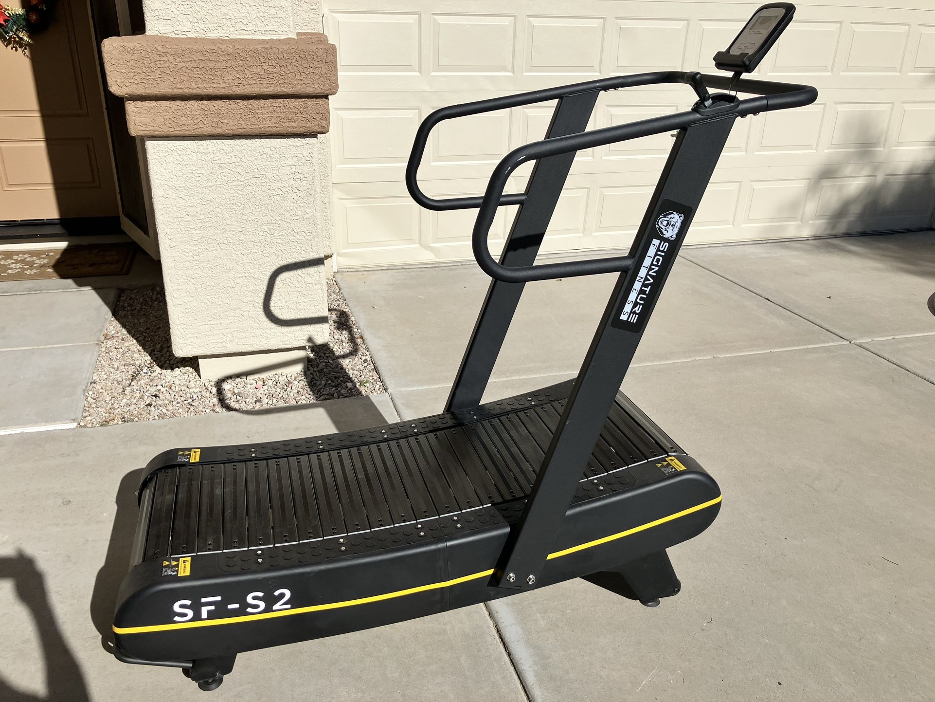 Signature Fitness SF2curved Treadmill