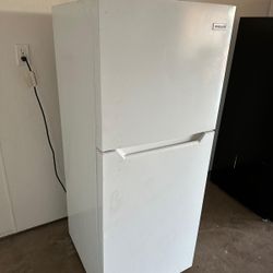 Frigidaire Refrigerator 