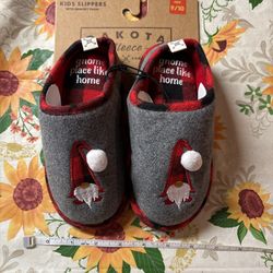 Grey and red gnome slippers #cozyfeet