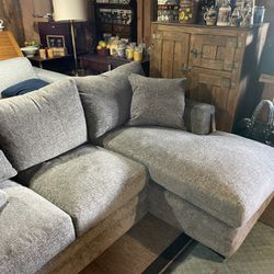 New sectional With Chaise 