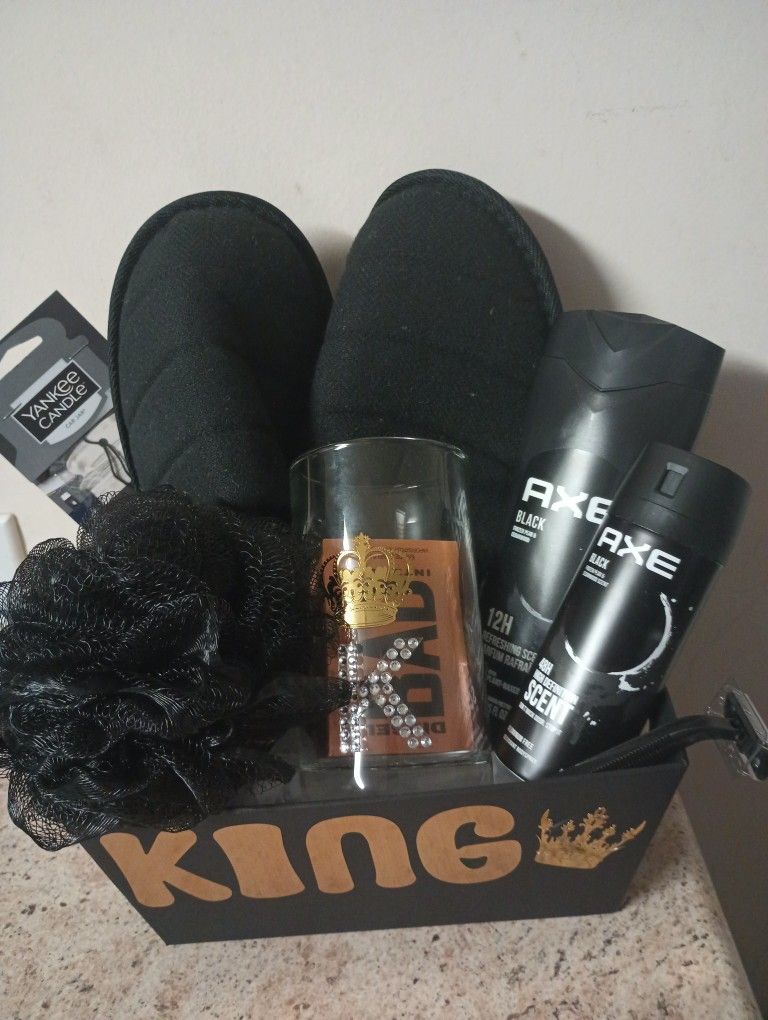 Men's Black And Gold King Gift Basket