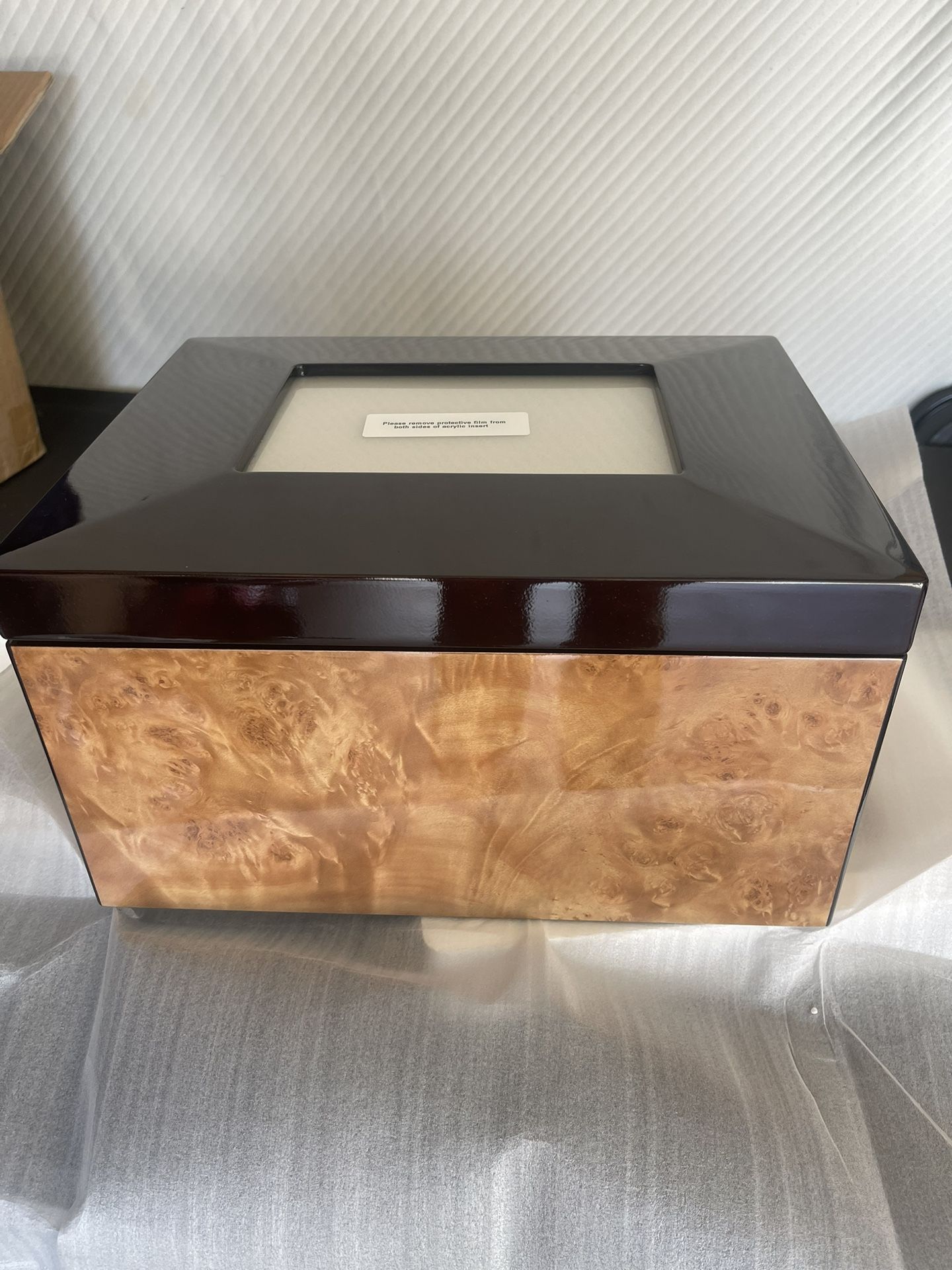 MATTHEWS INTERNATIONAL WOODEN CREMATION URN MEMORY BOX
