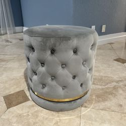 Luxxory II Gray Swivel Ottoman/Stool