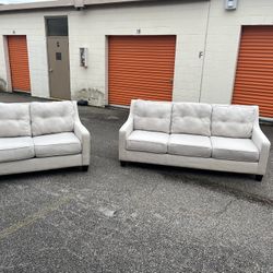 Beautiful White Sofa Set!