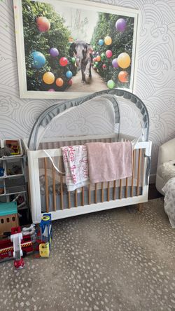 Cribs / toddler beds