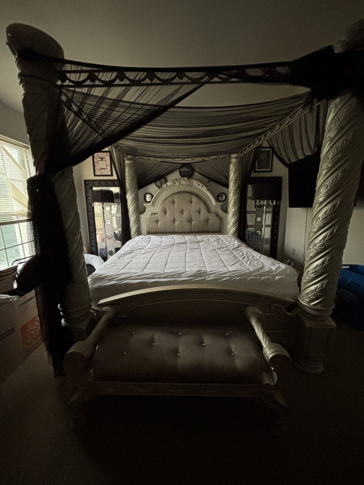 Canopy Bedroom Set