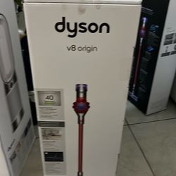 Dyson V8