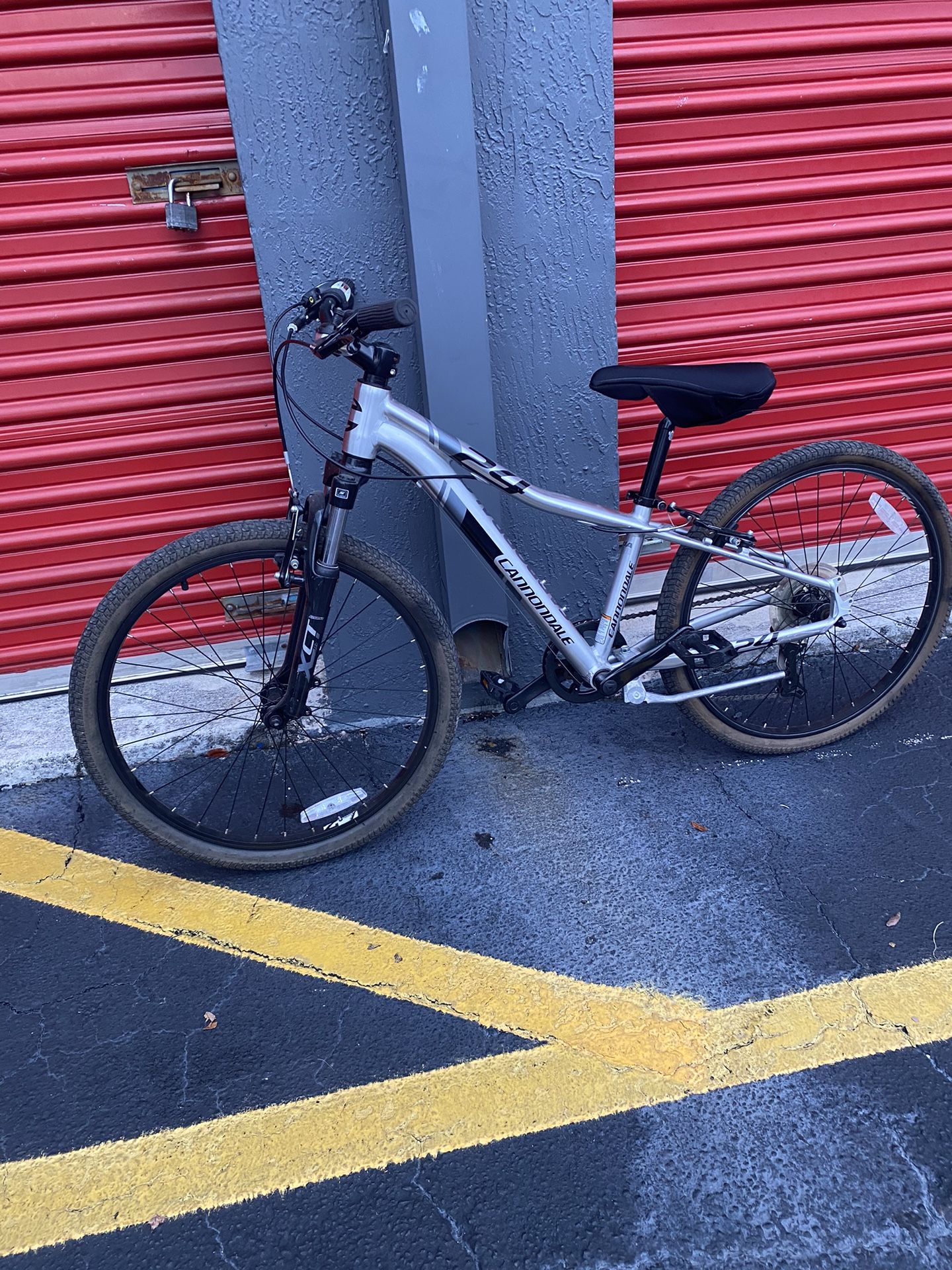 Cannondale Bike Size 24 LIKE NEW!!