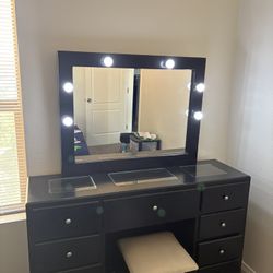 Vanity In Good Conditions