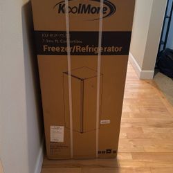 New Koolmore 7 Cu Ft Convertible Upright Freezer- Regrigrator