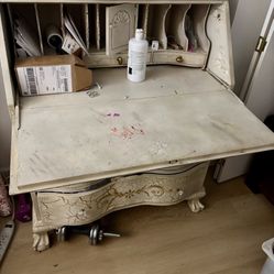  Charming Child's Vintage  Dresser