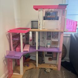 Barbie Dream House 