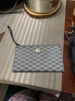 Michael Kors wristlet