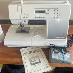 Singer 9920  With Manual And Embroidery Attachment