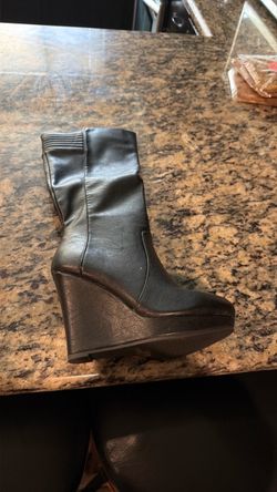 Boots new 5 1/2 free