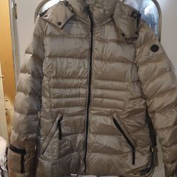 Andrew Marc 650 Fill Down Puffer Hooded Jacket Silver Beige 