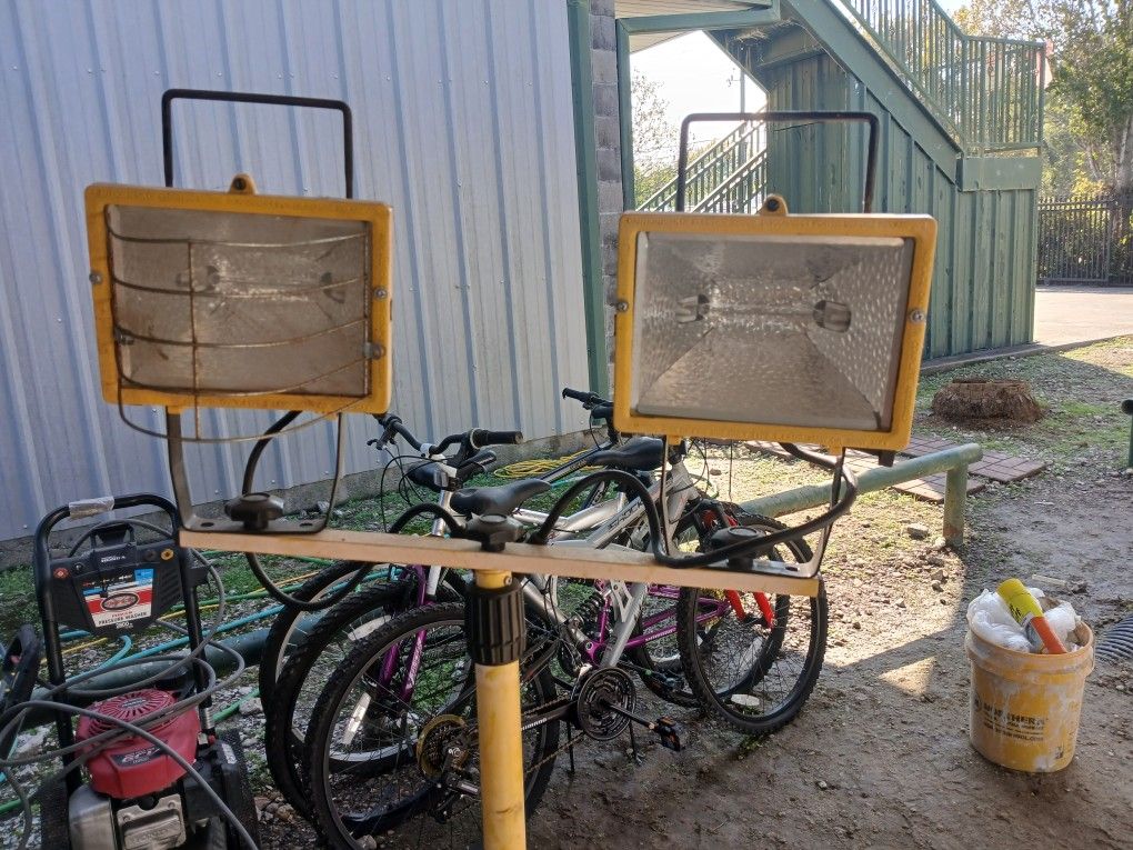 WORK LIGHT IN GOOD CONDITION $75