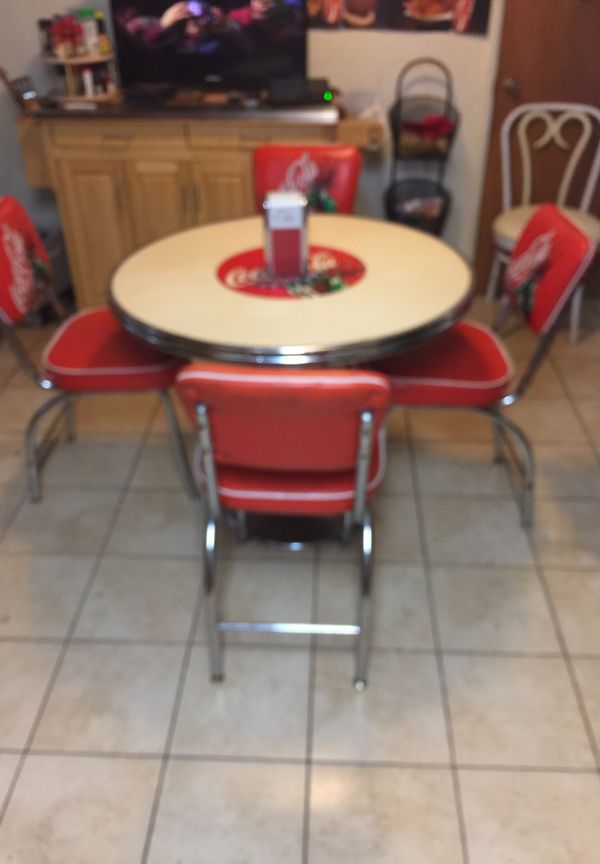 Round Table Household In Joint Base Lewis Mc Wa Offerup