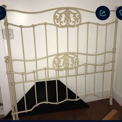 VINTAGE METAL BED 