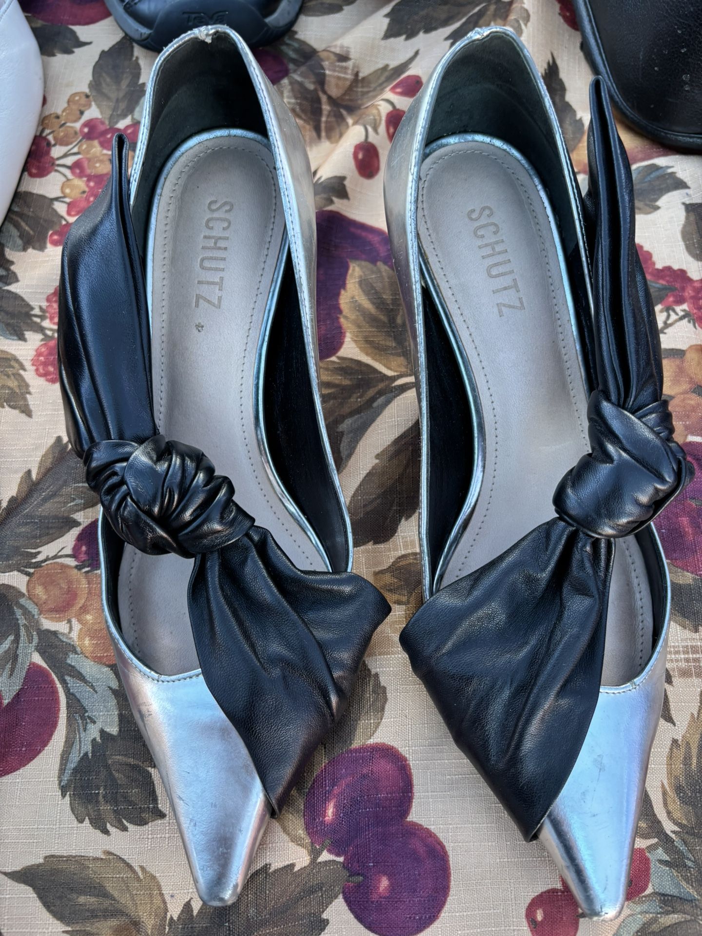 Schultz Sliver And Black Leather Dress Shoes 