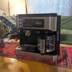 De'Longhi Digital Combination Espresso & Drip Coffee Machine with Manual Steam Wand (COM530M)