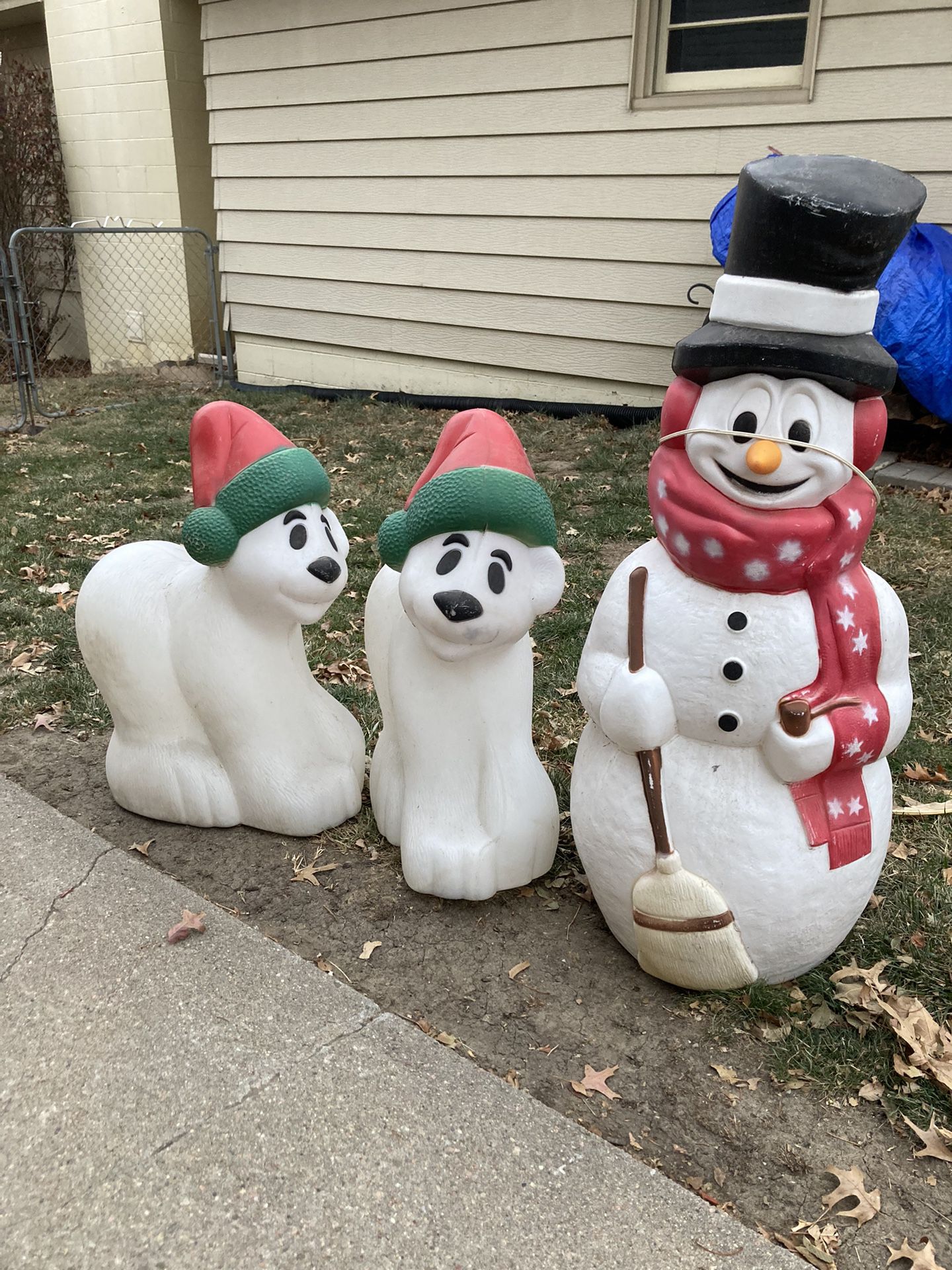 Holiday Lights Snowman And Polar Bears 
