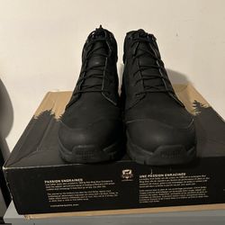 Red Wing Shoes BRAND NEW Size 9.5 Model 5491