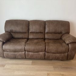 Rooms To Go Alpen Ridge Reclining Sofa - Excellent Conditio