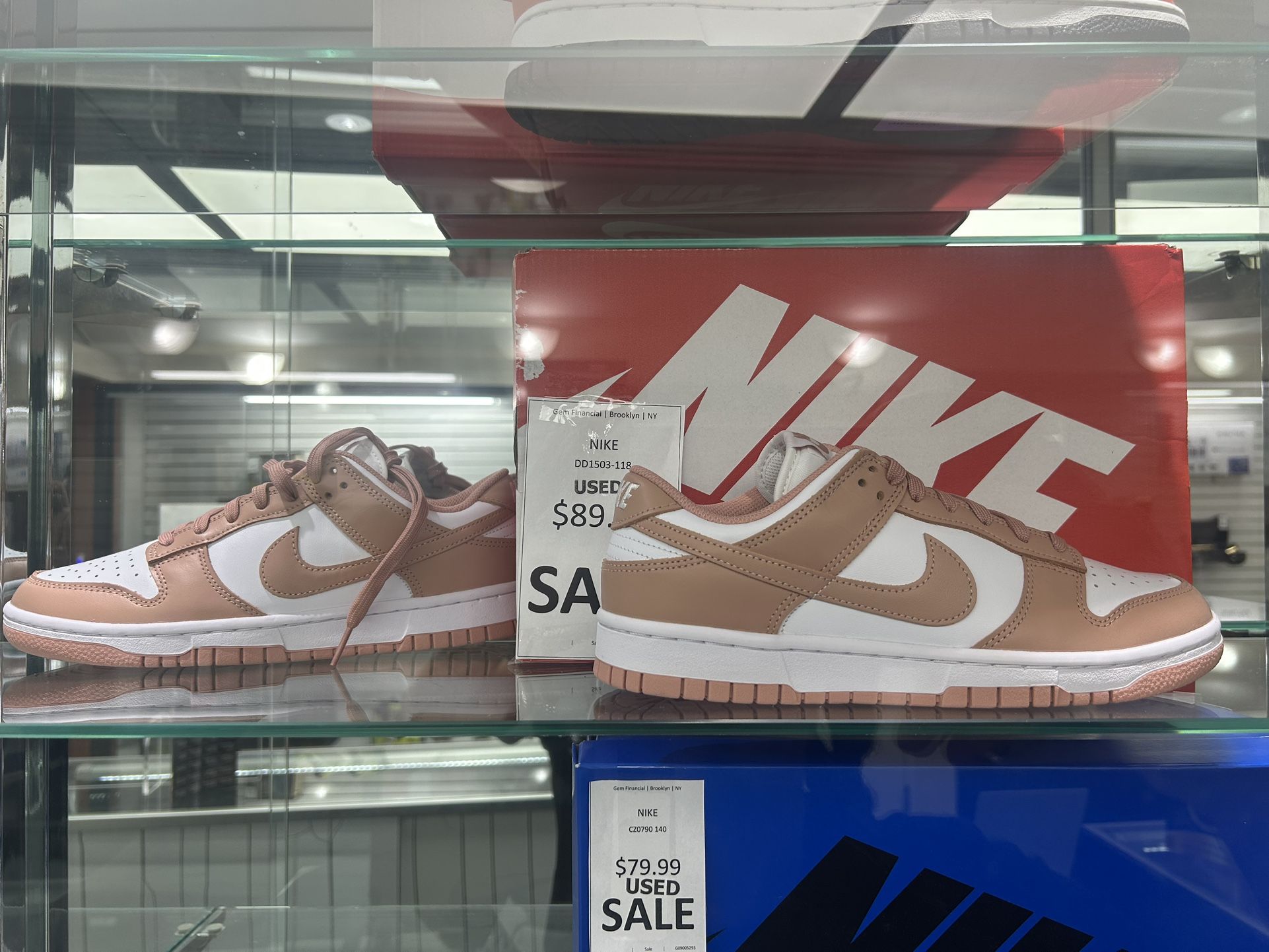 Nike Dunks 