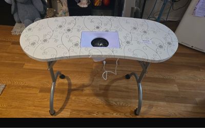 Manicure table