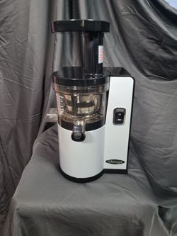 Omega Slow juicer / Cups not included