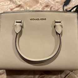 Almost NEW Michael Kors Purse