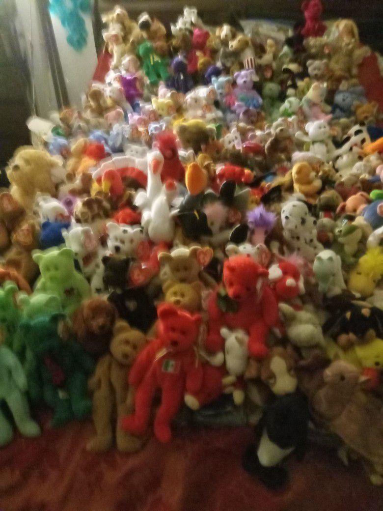 Beanie Babies  (Have Over 500)