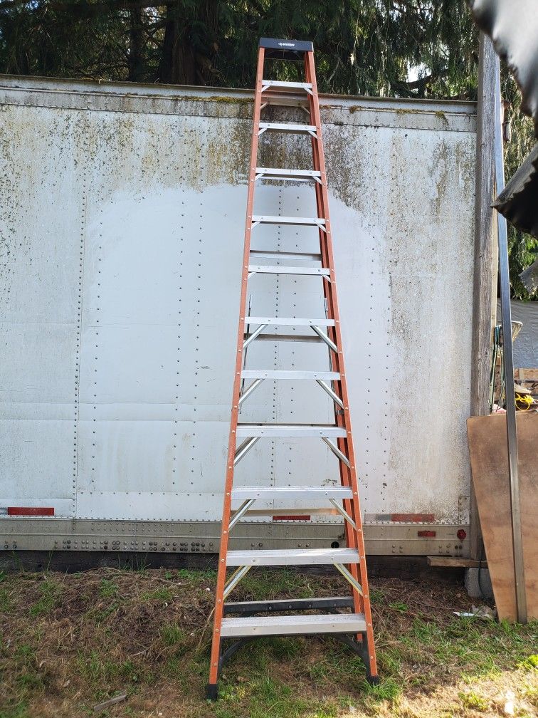 12 Foot tall A-frame Husky Fiberglass Ladder
