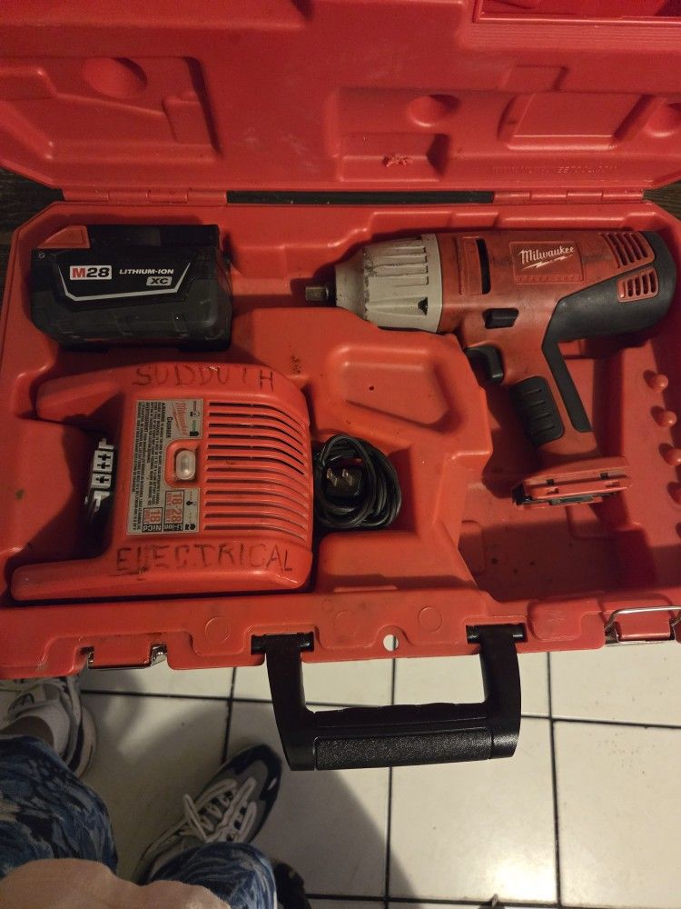 Milwaukee M28 HD Impact Wrench 1/2"