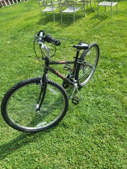Trek 800 Sport 26" 21-Speed Bike (recently serviced with new shifter)