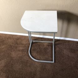 Corner table