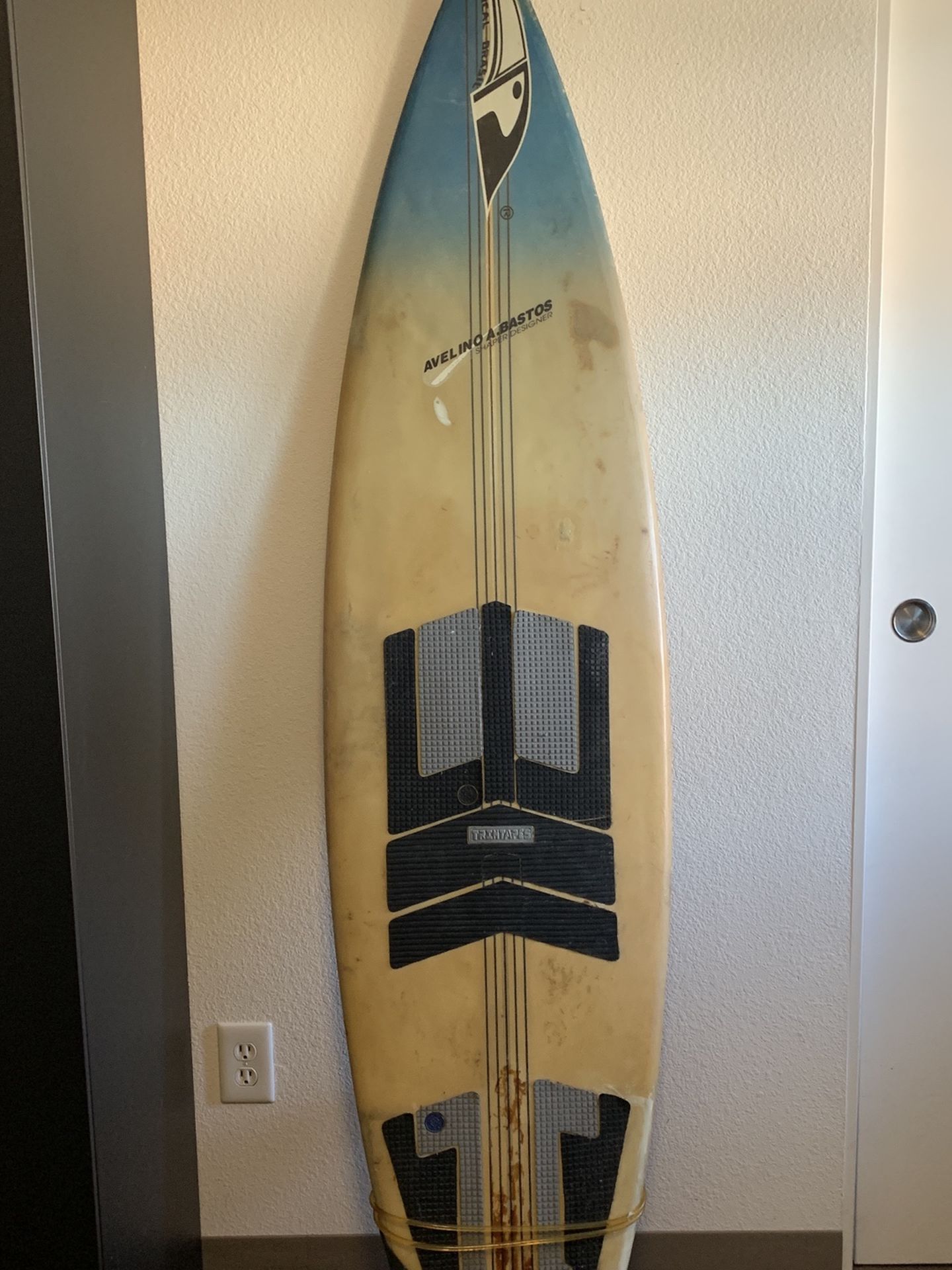 6’5 Surfboard (Offers accepted!)