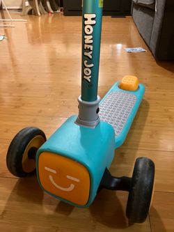 Honey Joy Self Balancing Kick Scooter with Light up Wheels, Extra Wide Deck, 3 wheel platform, Foot Activated Brake for Age 3 and up.