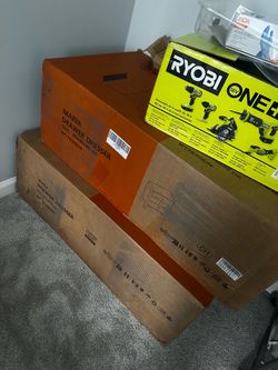 FREE BOXES / WOOD CRATE