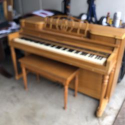 Winter Company Piano Vintage 