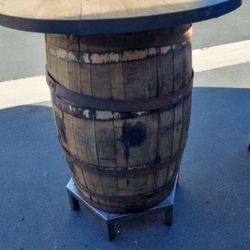 1 VINTAGE ANTIQUE BARRELS MADE INTO TABLES. READ COMMENTS.