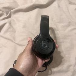 Apple Beats Solo *Brand New*