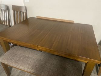 4 chairs / bench dining table