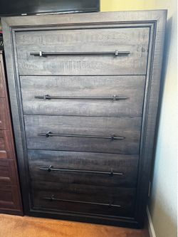 Pottery Barn Oakleigh 5 Drawer Dresser